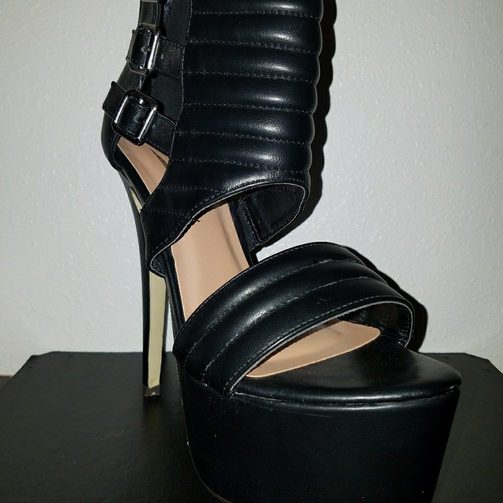 High Heels - Picture 2 of 2